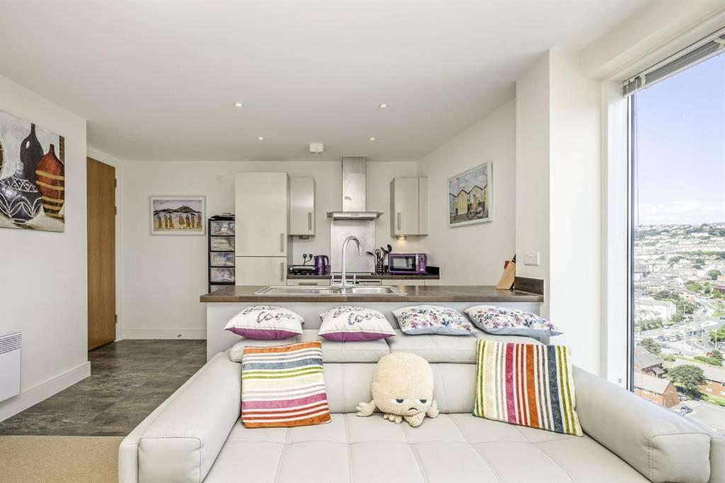 Beach On The Doorstep Meridian Tower Marina Swansea Apartment Екстериор снимка