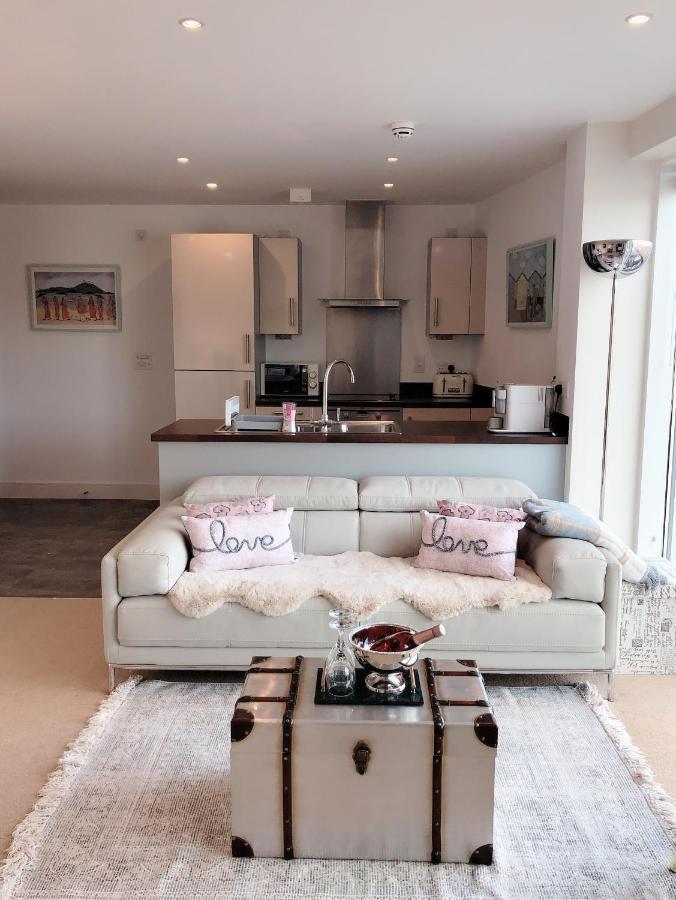Beach On The Doorstep Meridian Tower Marina Swansea Apartment Екстериор снимка