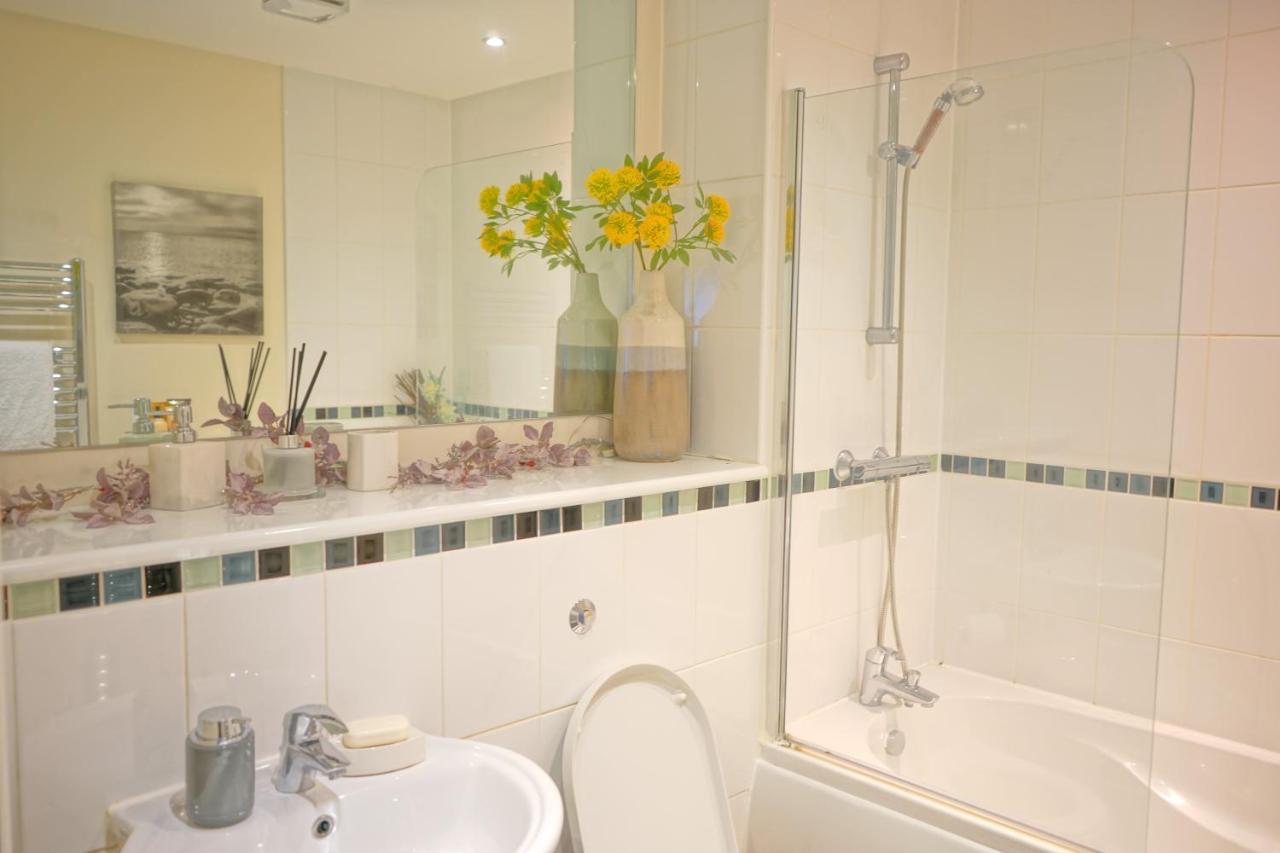 Beach On The Doorstep Meridian Tower Marina Swansea Apartment Екстериор снимка